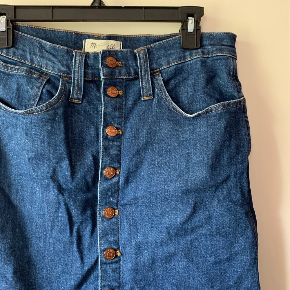 Madewell Button down denim skirt (size 29)